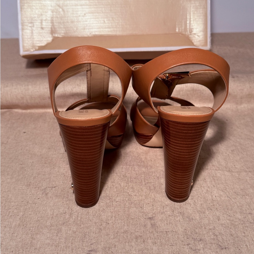 Michael Kors Tan Leather T-Strap Platform Heels Zip Front Size 7M - Picture 4 of 7